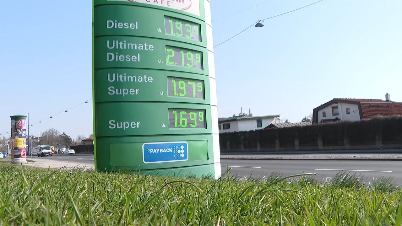 Video: Umfrage: 69 Prozent für Steuersenkung bei Sprit