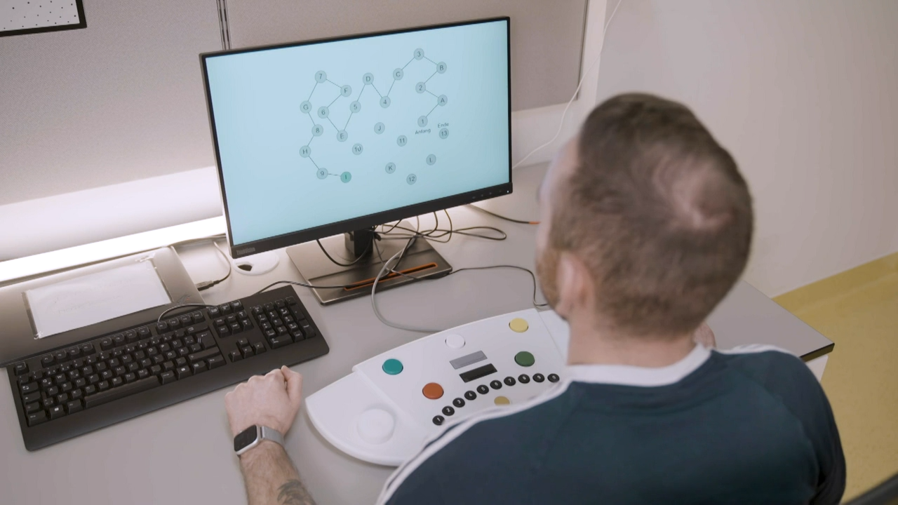 Video: Gefahr Dopamin-Kicks: Was machen unsere Smartphones mit uns?