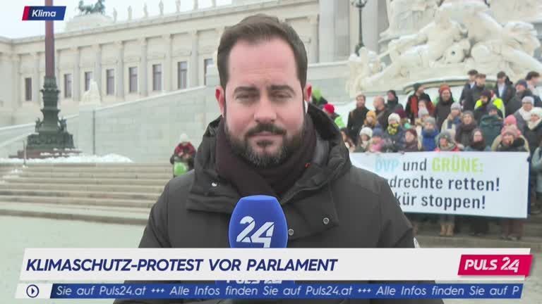 Klimaschutz-Protest vor dem Parlament